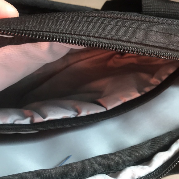 Swiss Gear by Wenger computer and Tablet crossbody bag. - Picture 6 of 9